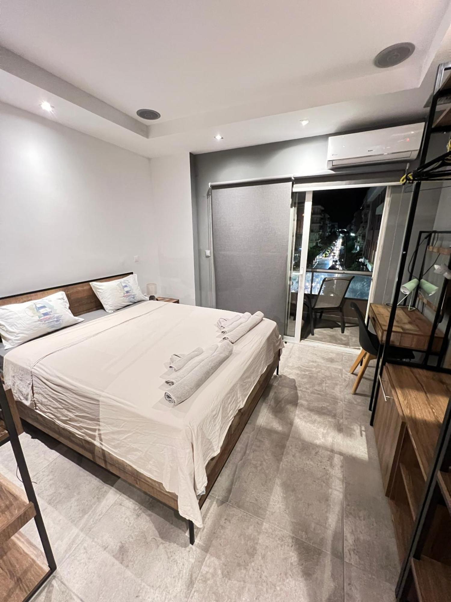 Modern Apartment In The Heart Of The City أليكسانثيربوليس المظهر الخارجي الصورة