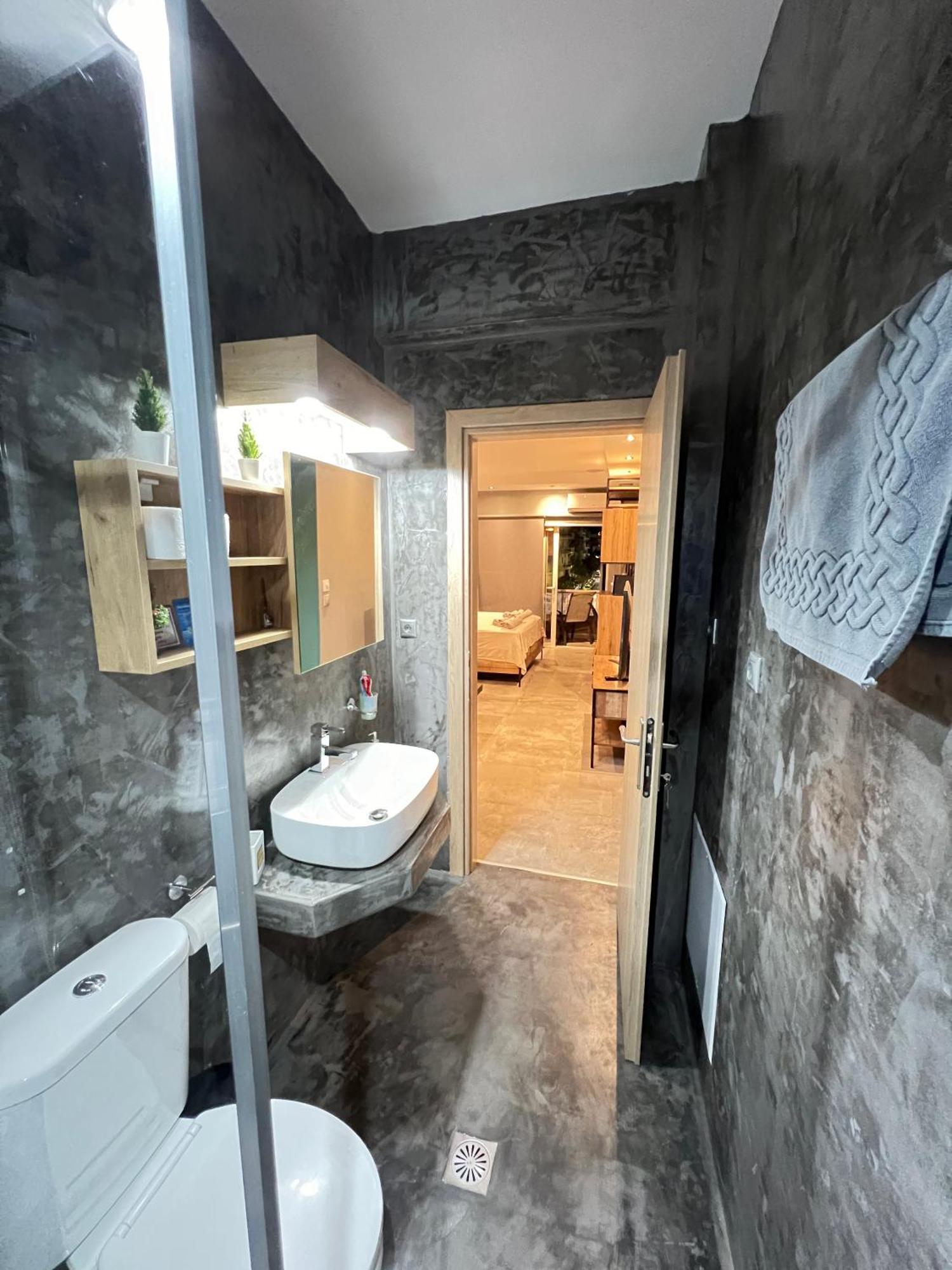 Modern Apartment In The Heart Of The City أليكسانثيربوليس المظهر الخارجي الصورة