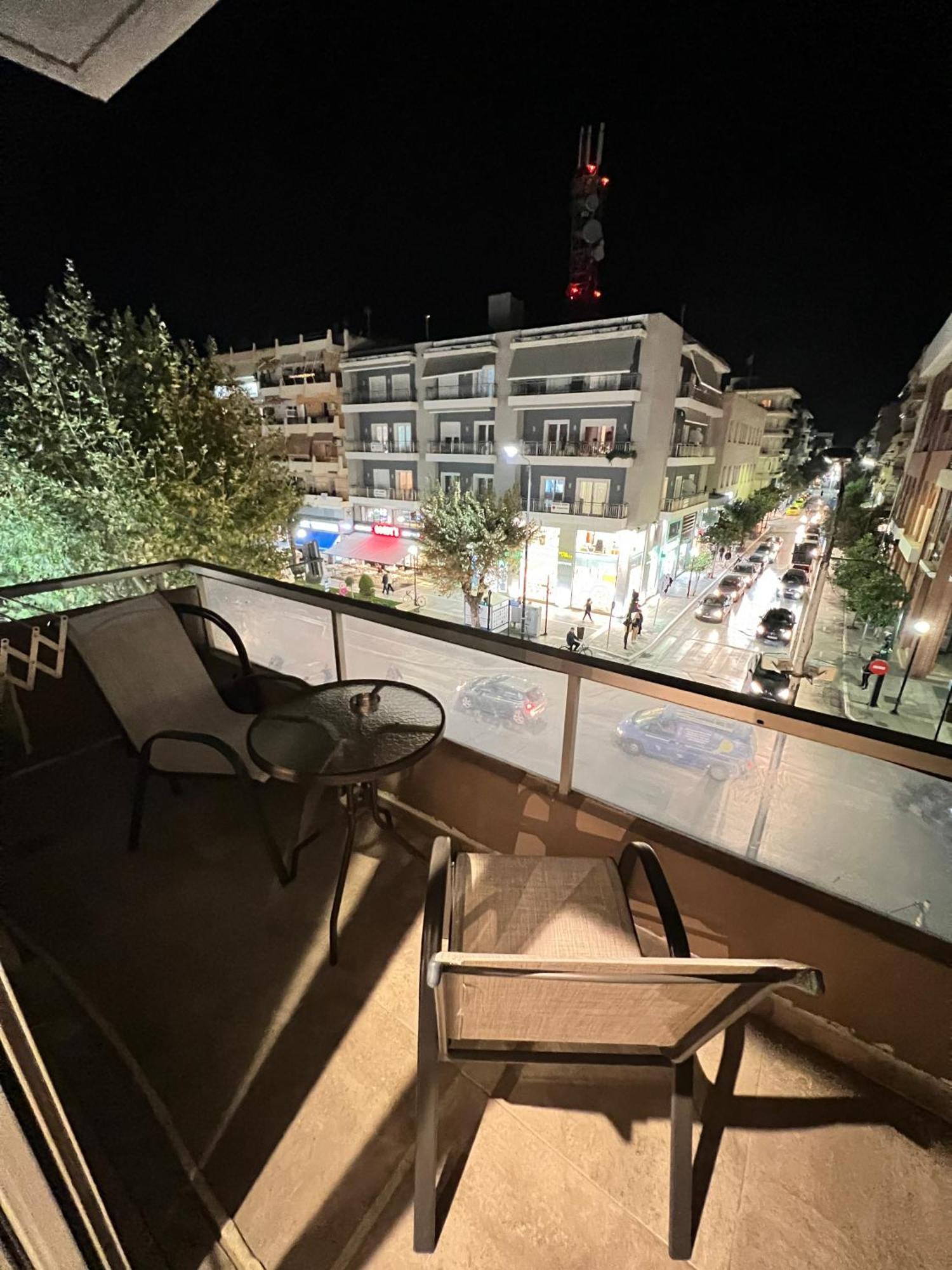 Modern Apartment In The Heart Of The City أليكسانثيربوليس المظهر الخارجي الصورة