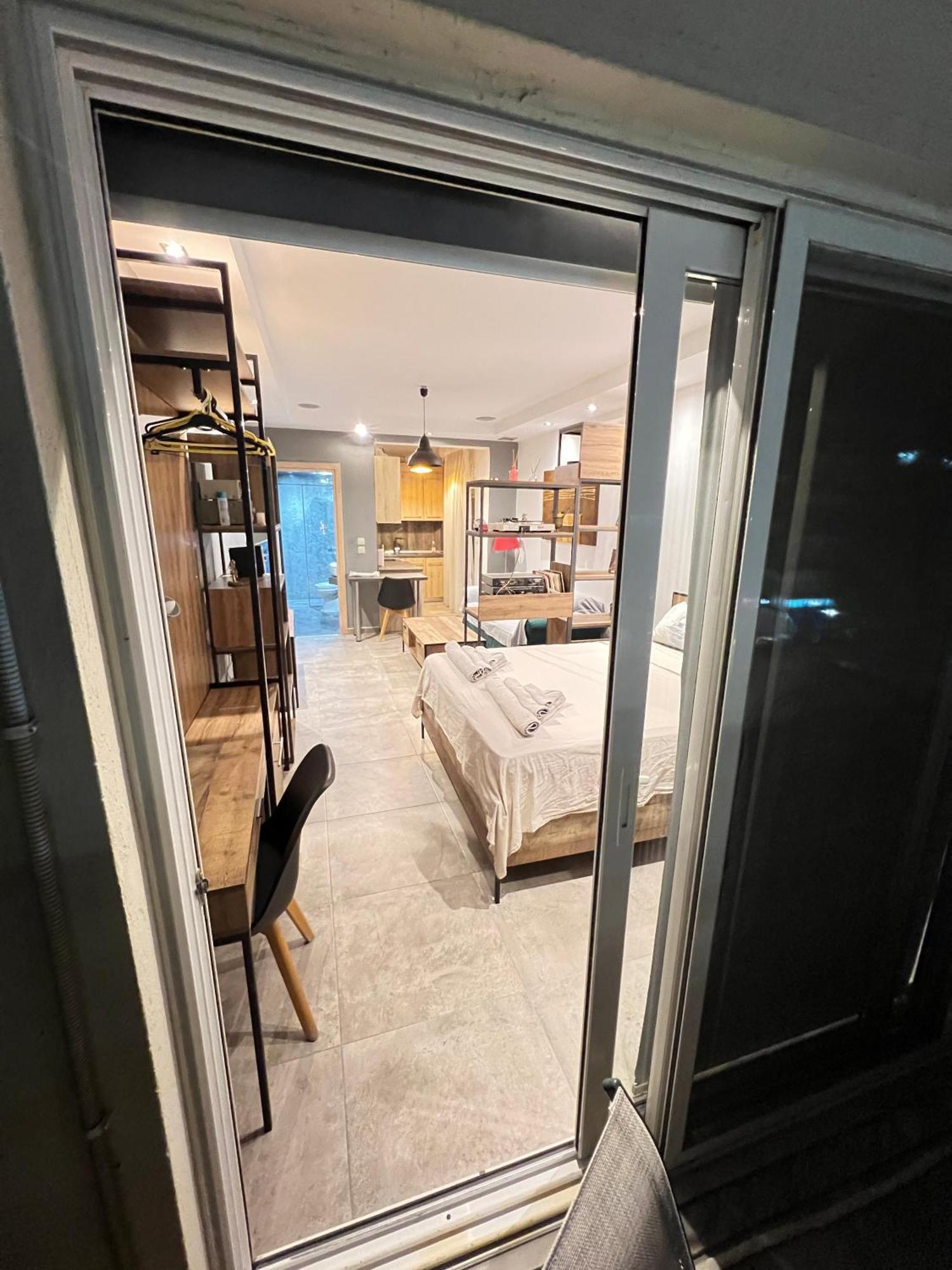 Modern Apartment In The Heart Of The City أليكسانثيربوليس المظهر الخارجي الصورة